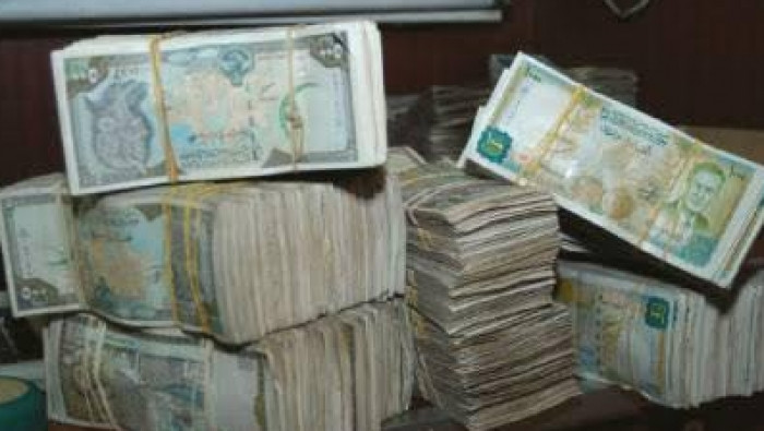 اختلاس مالي ضخم لمسؤول في النظ...