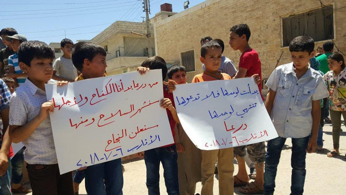 أهالي ريف حلب الغربي يتظاهرون...