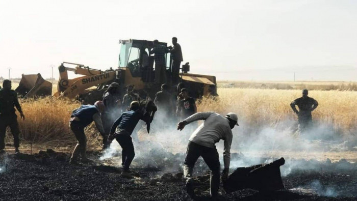 نشطاء يتهمون "ب ي د" بإضرام ال...
