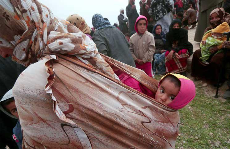 وسط موت يحيق بها.. ناشطون يطلق...