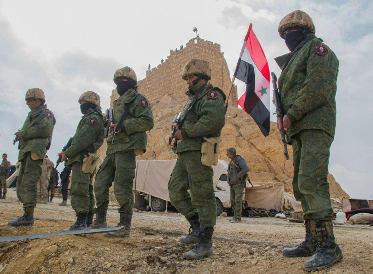 بدلات وأقنعة.. كيف يضحي الأسد...