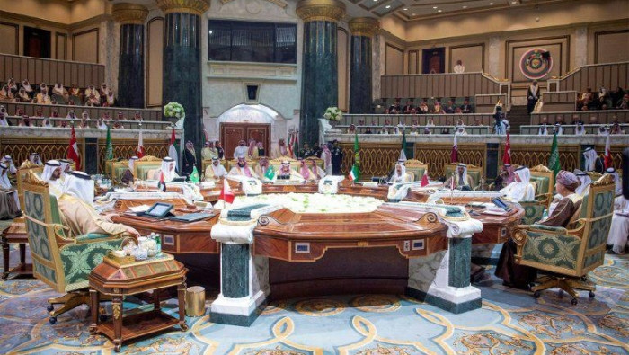 السعودية تدعو إلى قمتين خليجية...