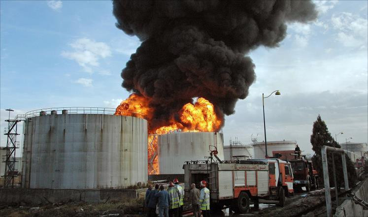 "قسد" تسبق النظام وتسيطر على أ...