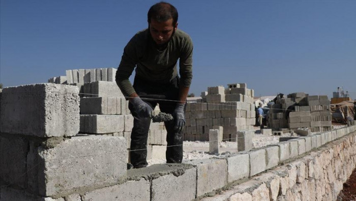 الإغاثة التركية تبدأ بتشييد مد...