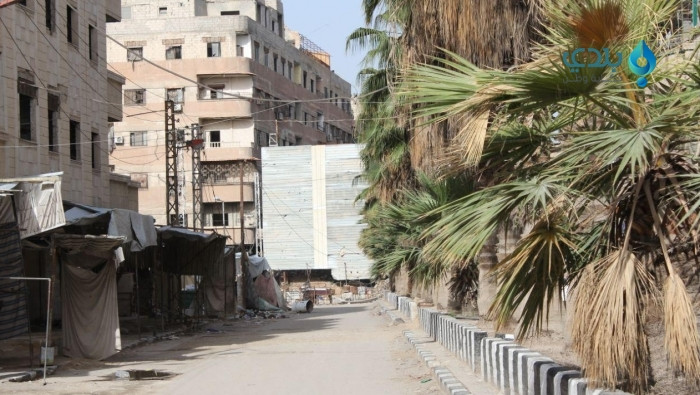 خروج عشرات المدنيين المحاصرين...