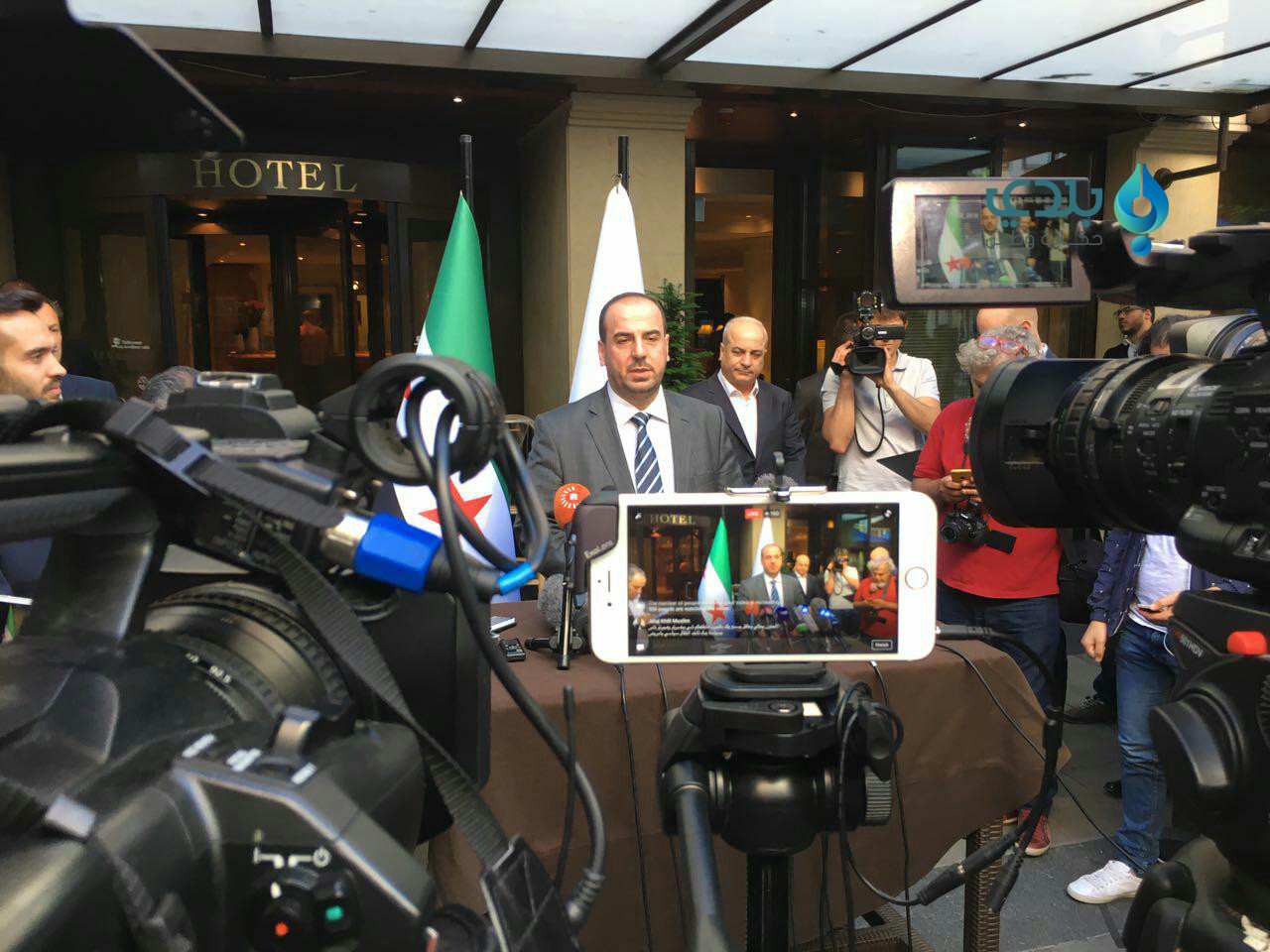 ديمستورا يلتقي وفد المعارضة لب...