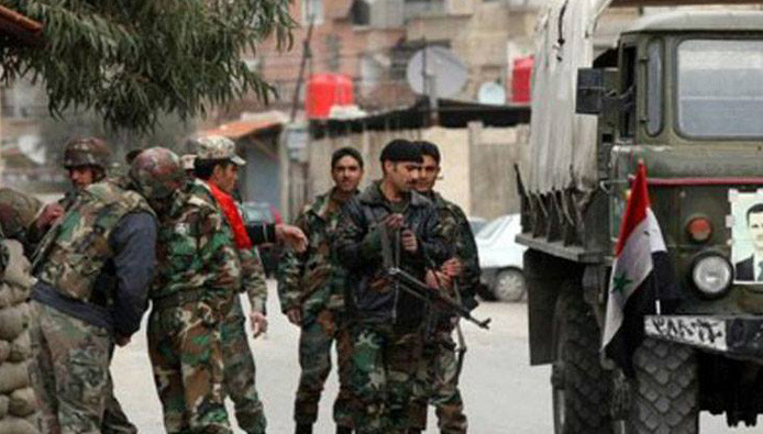 حواجز الأسد تعتقل شباب حماة وت...