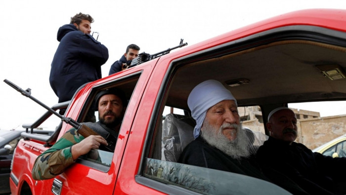 فصيل محلي بالسويداء يطالب النظ...