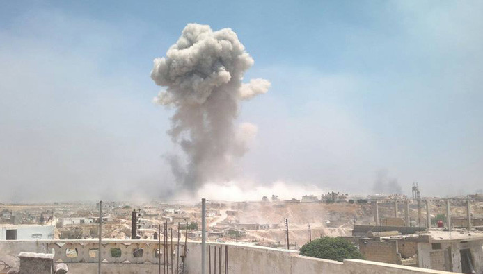 خمسة مدنيين ضحايا براميل النظا...