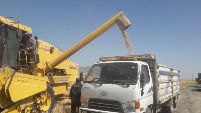 عناصر النظام يفرضون إتاوات يوم...