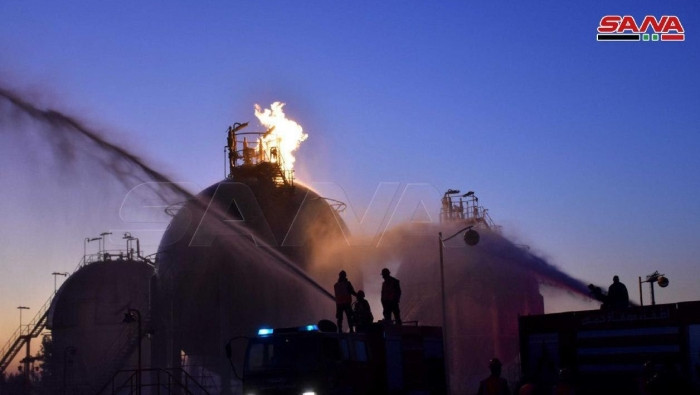 مواقع موالية: 4 انفجارات ضربت...