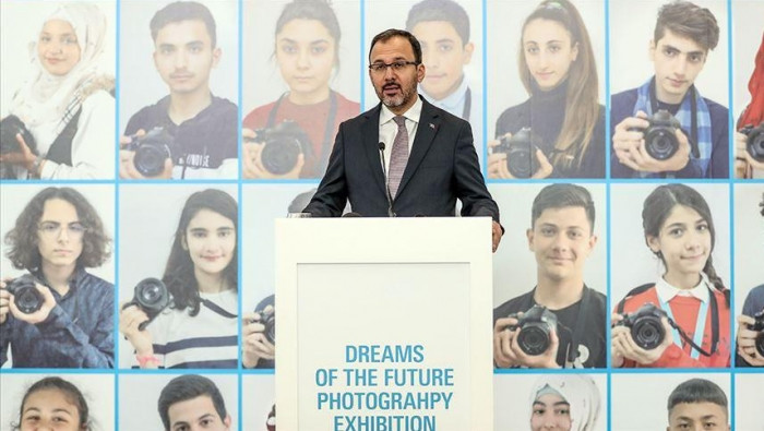 مطار إسطنبول يحتضن معرض صور لش...