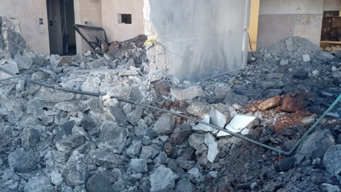 إدلب.. براميل النظام تخرج مشفى...