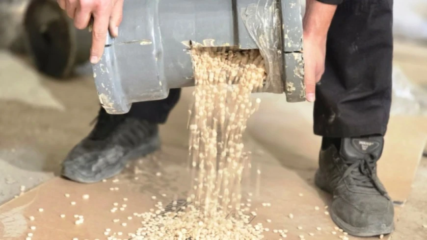 القبض على تاجرَي مخدرات وضبط 7...