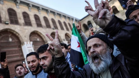 ناشطون يحذرون من مخاطر التطبيع...