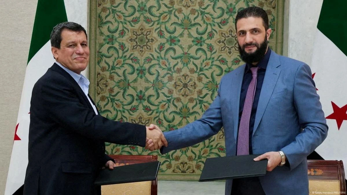 قيادي في "قسد" يقترح تشكيل "مج...