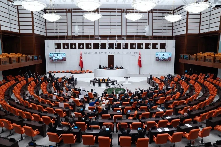 البرلمان التركي يمدد تفويض إرس...