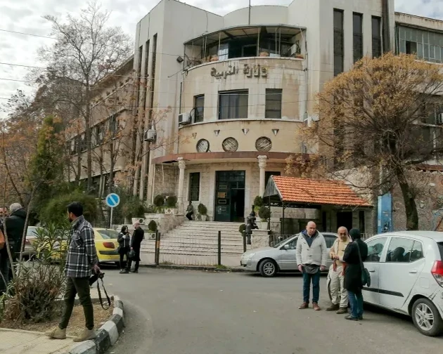 وفد الإدارة الذاتية يبحث ملف ا...