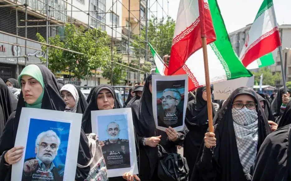 إسرائيل تواصل شن الضربات داخل...