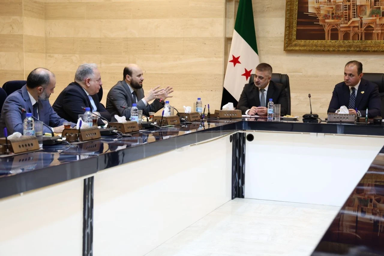 اجتماع حكومي لدعم الزراعة بسور...