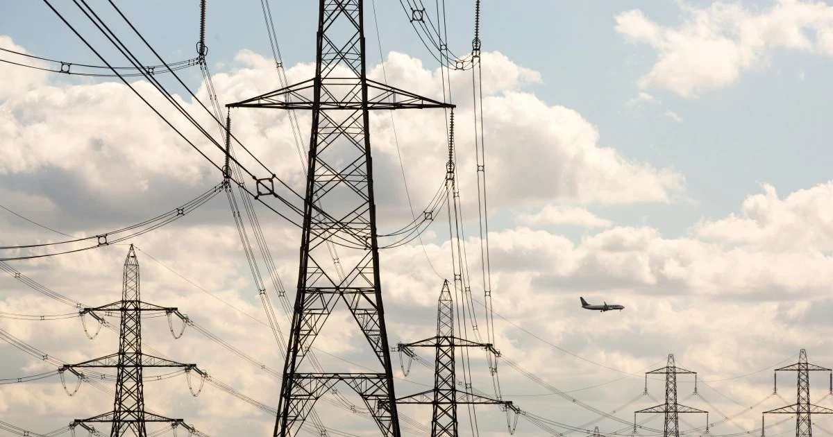 مدير الكهرباء يوضح أسباب استمر...