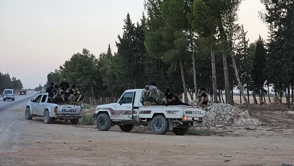 القوات السورية و"قسد" تتبادلان...