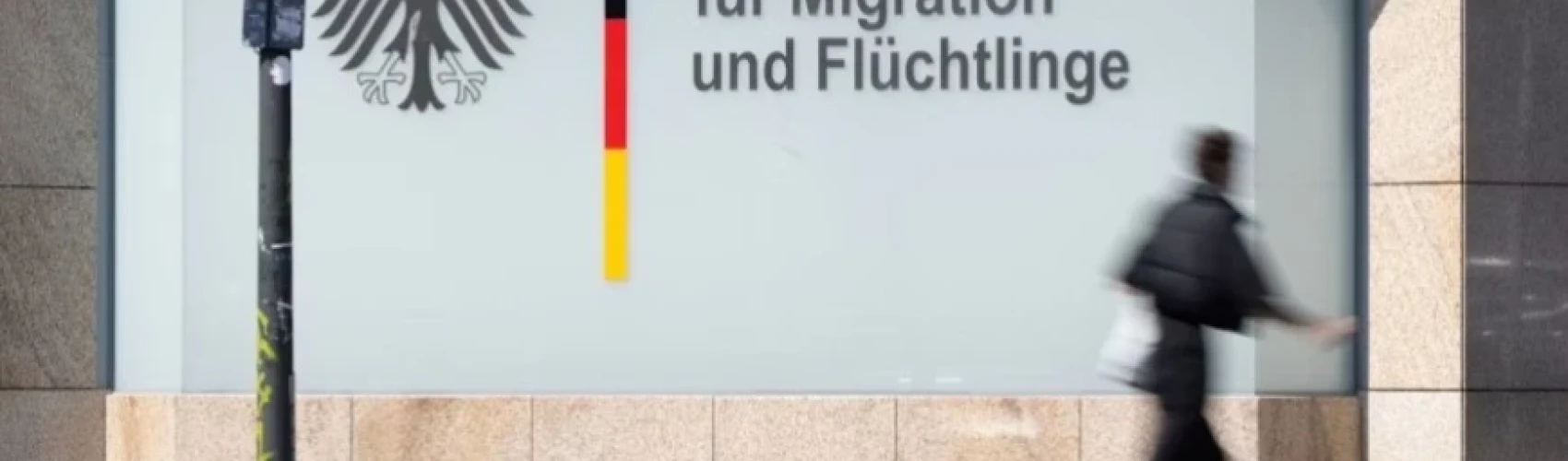 وزارة الداخلية الألمانية تكشف عن مراجعة آلاف قرارات لجوء السوريين