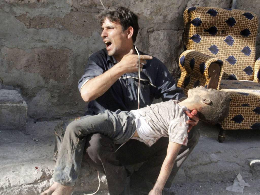 أم وطفلاها شهداء بقصف الطيران...