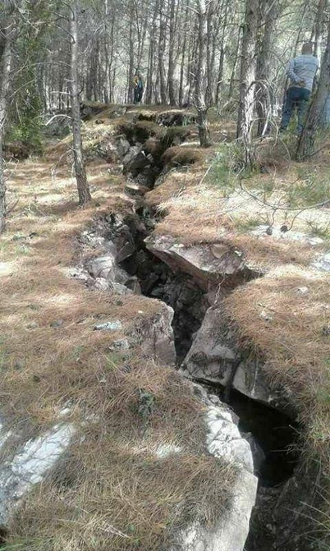 تشققات أرضية في الساحل.. والمؤ...