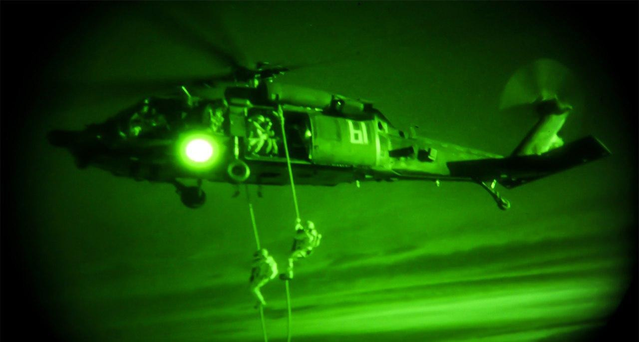 ديرالزور.. التحالف ينفذ إنزالا...