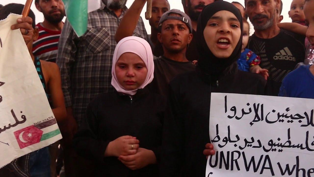 "الأونروا" تحرم أبناء المخيمات...