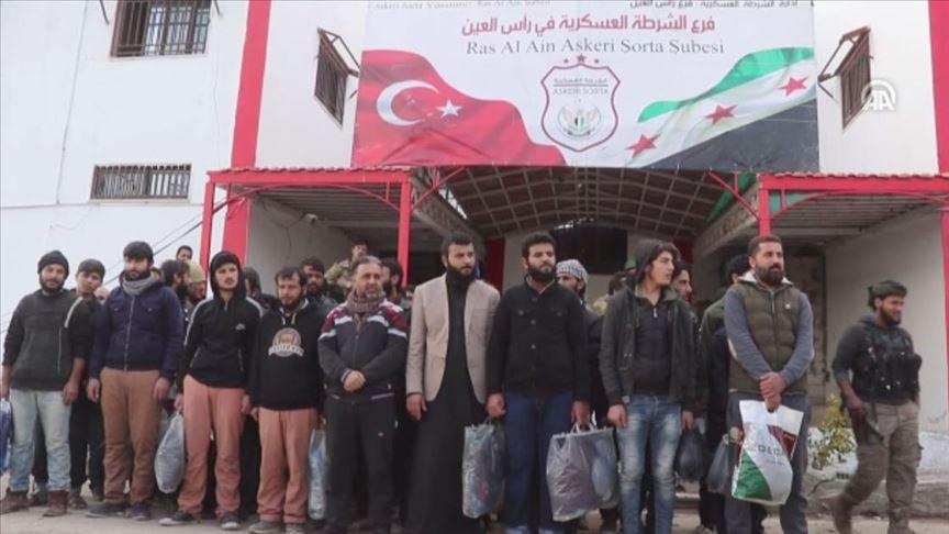 "الجيش الوطني" يفرج عن 45 عنصر...