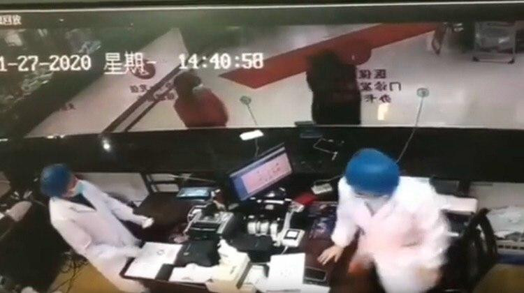 شاهد كيف انتقم مواطن صيني من م...