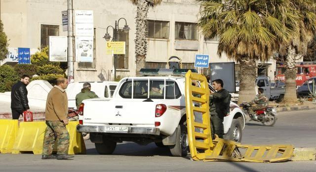 حواجز جديدة لاعتقال الشبان في...