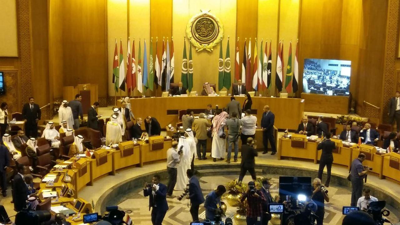 الجزائر تدعو لعودة نظام الأسد...