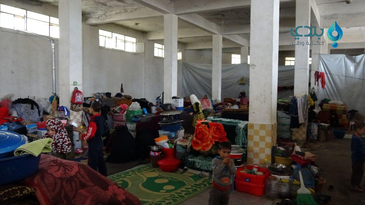 أشبه بالسجن.. أكثر من 70 عائلة...