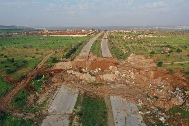 محتجون يقطعون طريق "حلب - اللا...