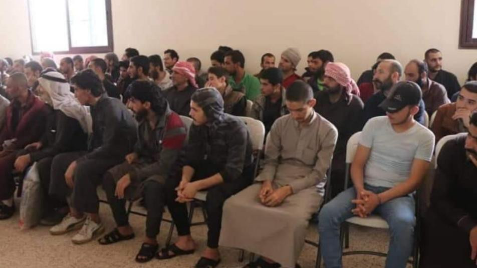 الرقة.. "قسد" تفرج عن 20 معتقل...