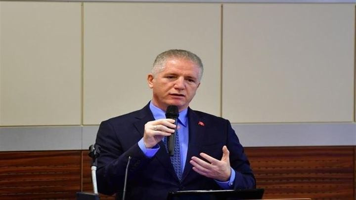 والي عينتاب يطالب السوريين بال...