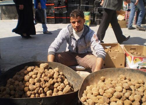 قوات النظام تفرض إتاوات على جا...