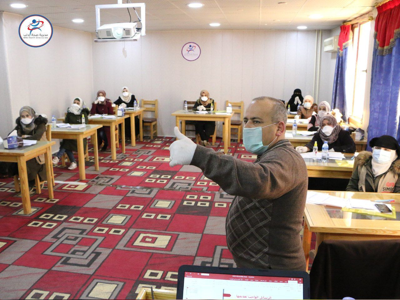 المنظمات الإنسانية تدرب المتطو...