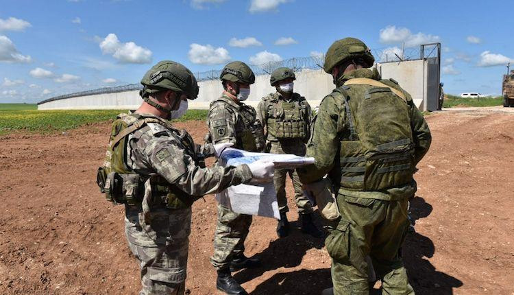 تركيا وروسيا تسيران دورية مشتر...