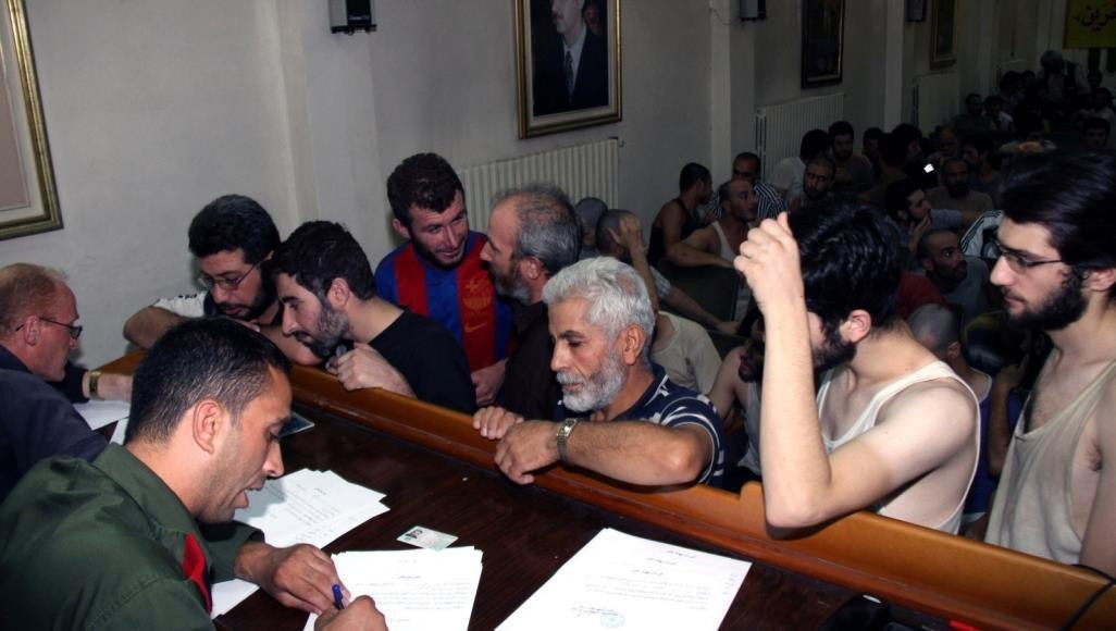 حقوقيون: رغم خطر "كورونا".. ال...