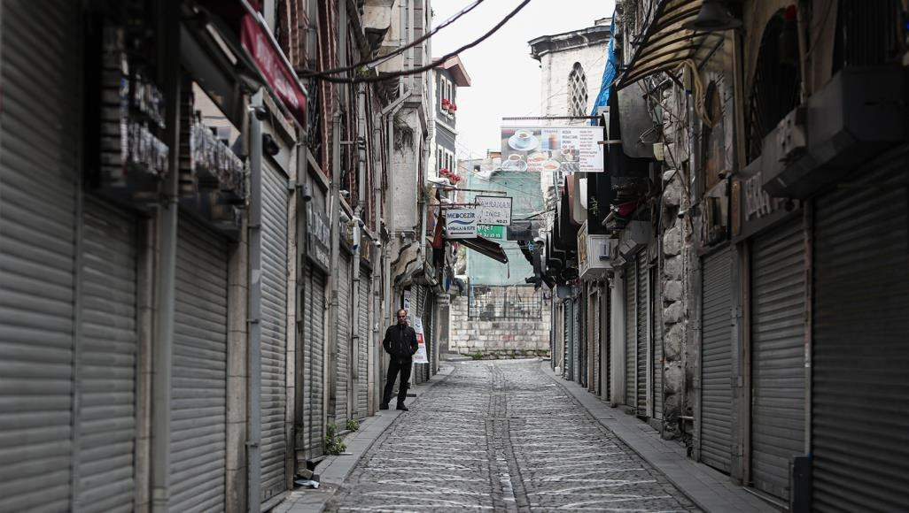 السوريون في تركيا.. عمال بلا ح...