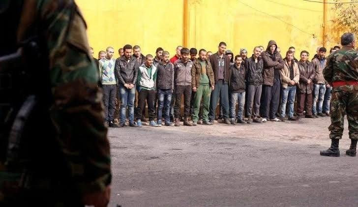 حملة اعتقالات تطال ثلاثة شبان...