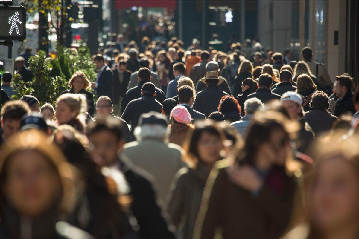 تحذير طبي من إلغاء العزل قبل و...