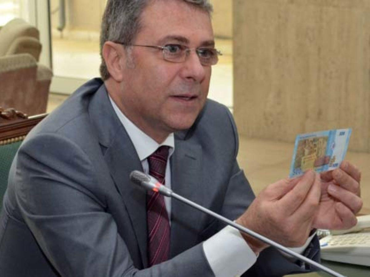 رغم تهم الفساد.. حاكم مصرف سور...