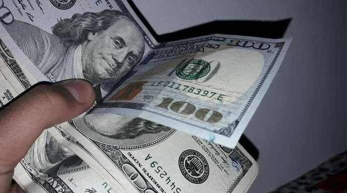 ارتفاع سعر الدولار الأمريكي أم...