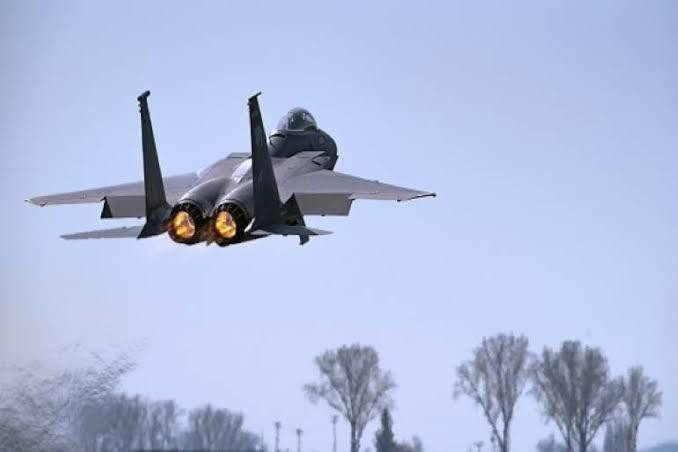 غارات جوية تستهدف مواقع الميلي...