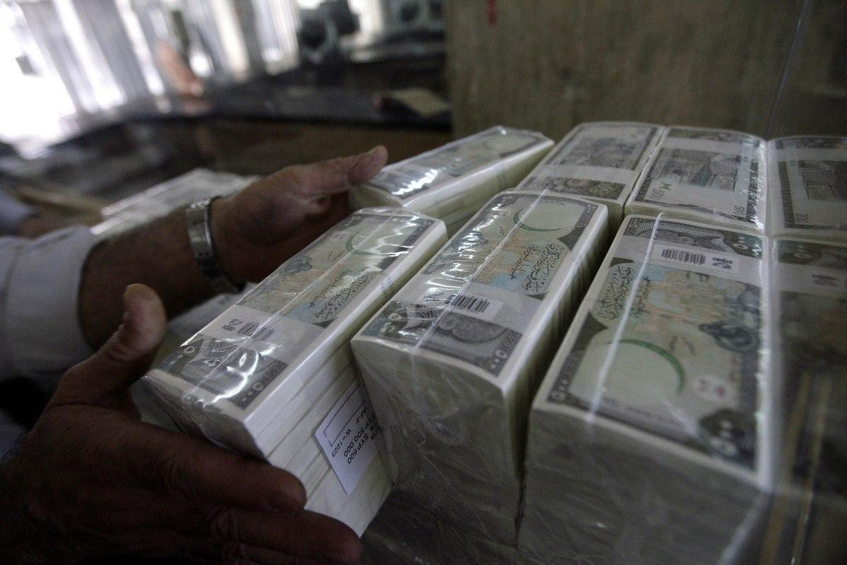 من يقف خلف تحسن سعر الليرة الس...